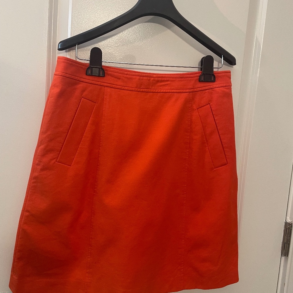 EUC Ann Taylor Orange skirt. Size 8.